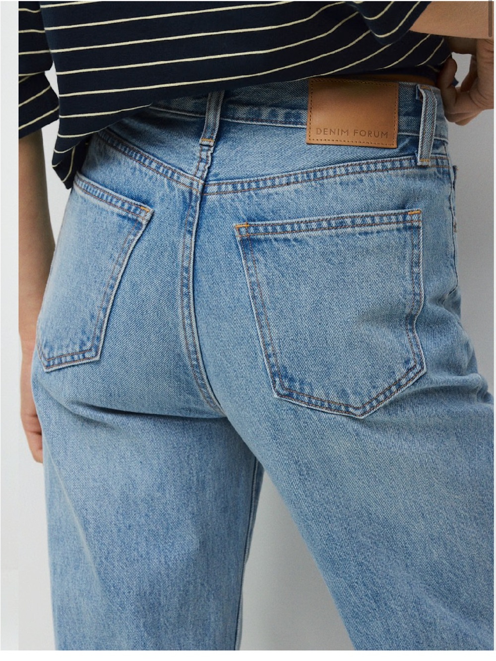Aritzia Denim Forum Farrah High Rise Jeans in excellent condition size 25
